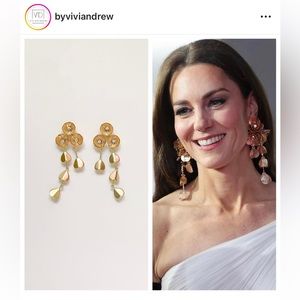 New with tags Princess Kate gold plated flower blossom drop earrings Vivian Drew